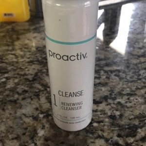 Proactiv renewing cleanser